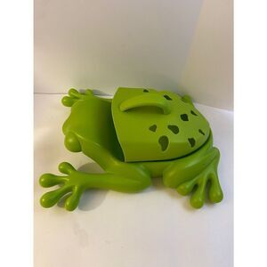 Frog toy scooper